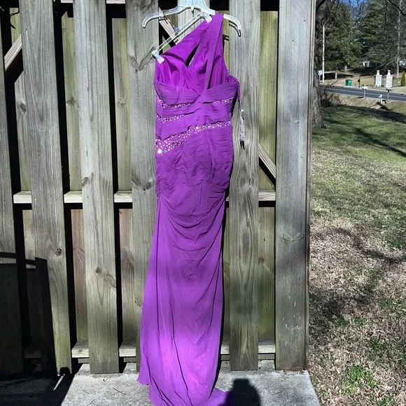 Judy Bridal one shoulder purple gown - Picture 9 of 14
